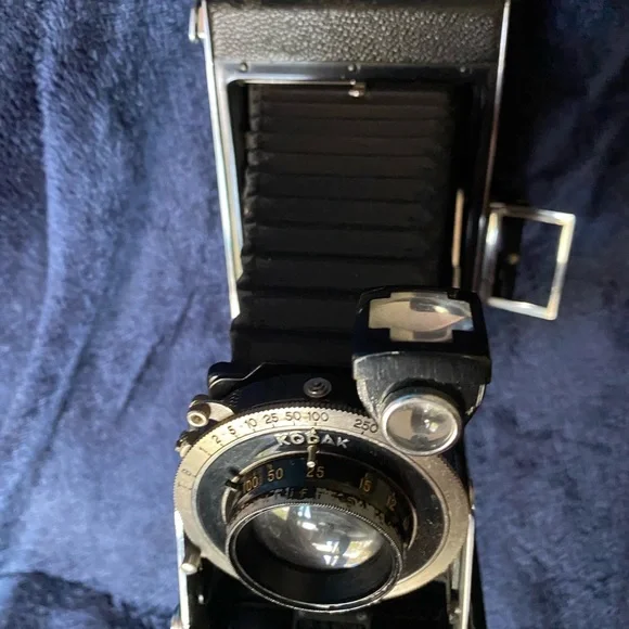 - Antique Eastman Kodak Co Anastigmat Compur Six-16 camera 1936 with case